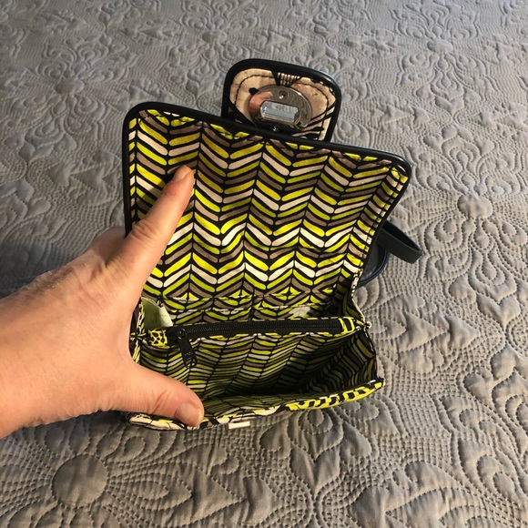 Vera Bradley crossbody - Picture 2 of 8